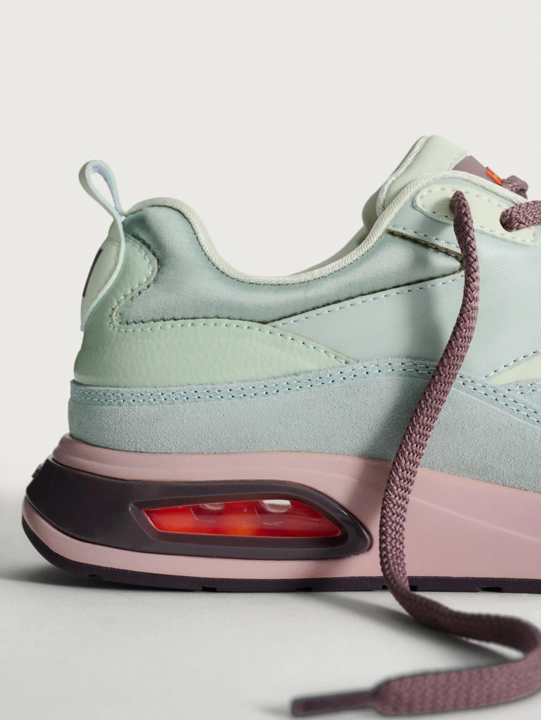 Outlet ATOMIUM Damen Skyline